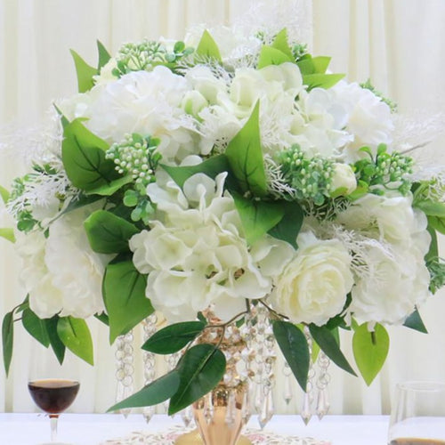 Floral centrepiece wispy Anna White green